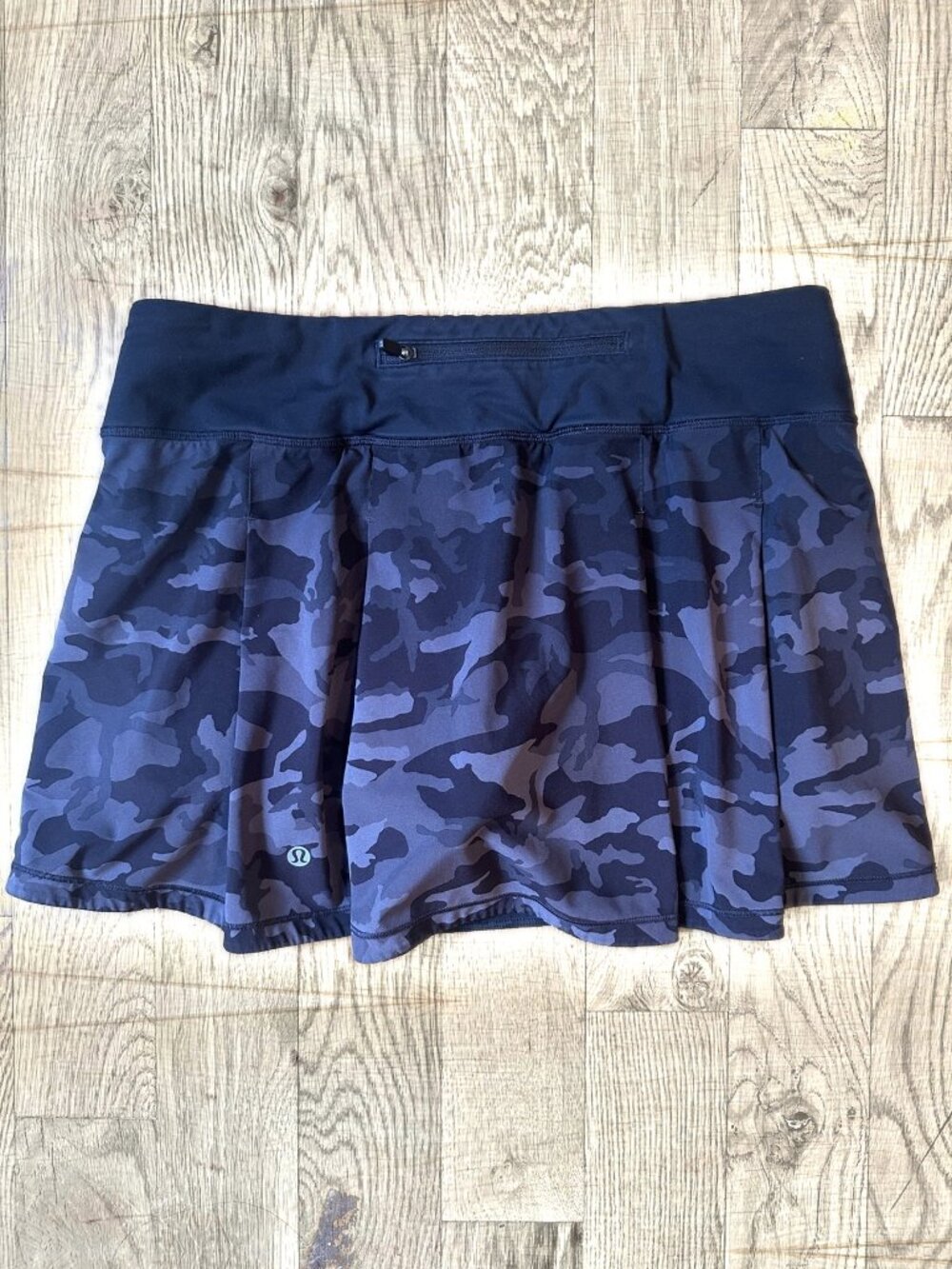 Lululemon Camo Running Skirt Size 8 Navy Black Reflective